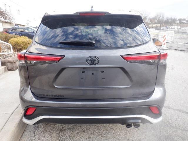 used 2022 Toyota Highlander car, priced at $36,990