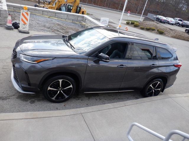 used 2022 Toyota Highlander car, priced at $36,990