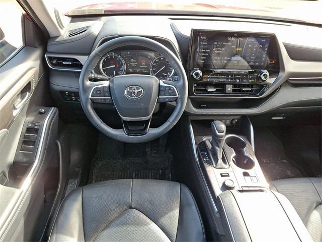 used 2022 Toyota Highlander car, priced at $40,690