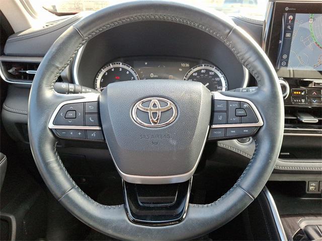 used 2022 Toyota Highlander car, priced at $40,690