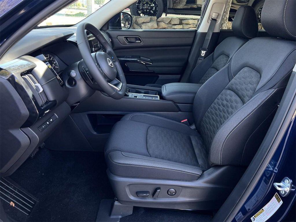new 2025 Nissan Pathfinder car, priced at $31,876