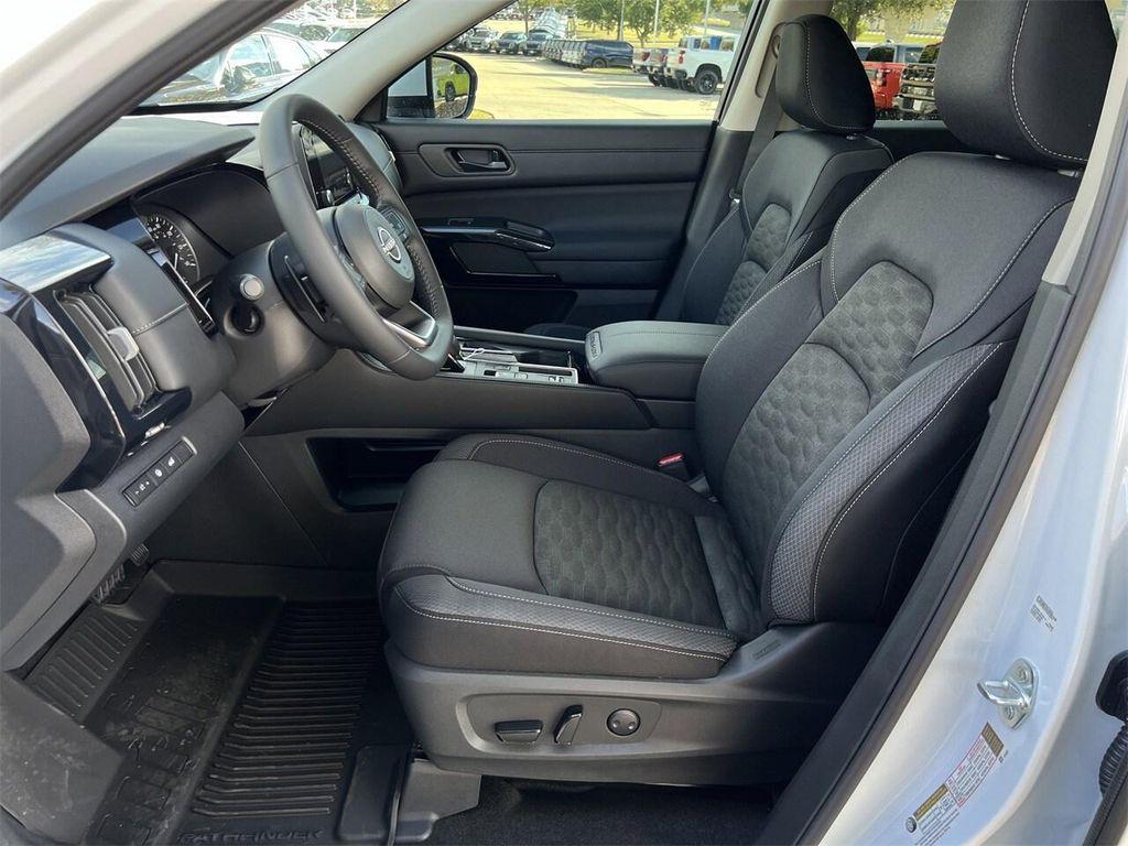new 2025 Nissan Pathfinder car, priced at $32,297