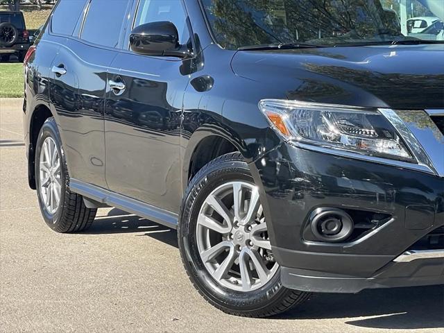 used 2016 Nissan Pathfinder car, priced at $13,374