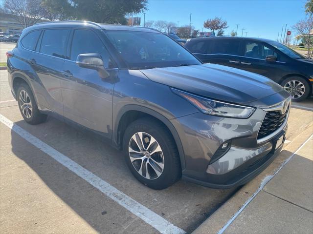 used 2022 Toyota Highlander car, priced at $29,447