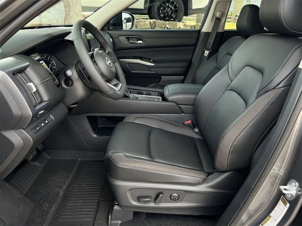 new 2025 Nissan Pathfinder car, priced at $32,237