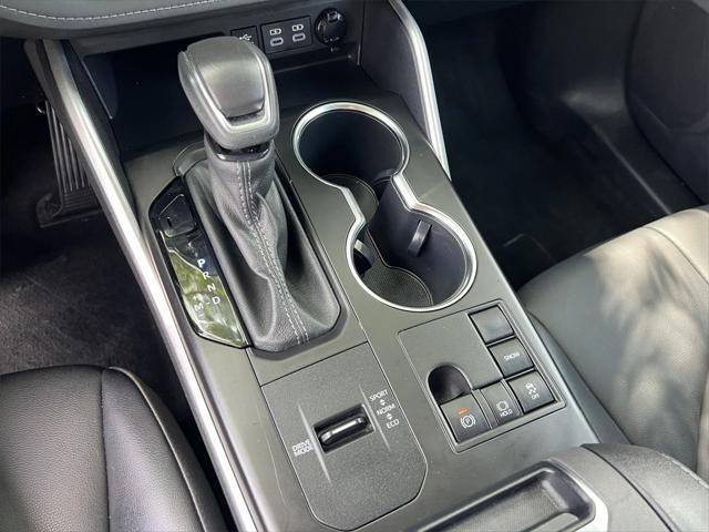 used 2023 Toyota Highlander car, priced at $36,874