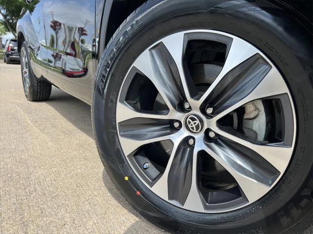 used 2023 Toyota Highlander car, priced at $36,874