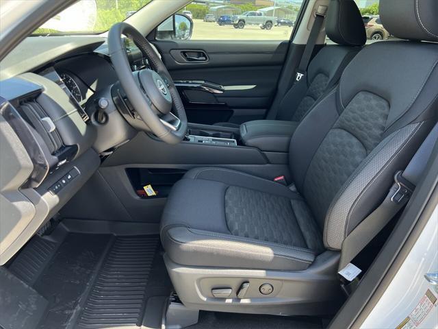 new 2025 Nissan Pathfinder car, priced at $39,320