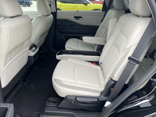 new 2025 Nissan Pathfinder car, priced at $43,193