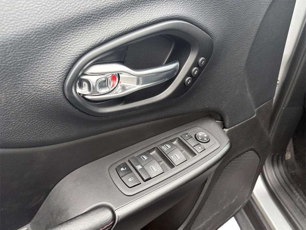 used 2022 Jeep Cherokee car, priced at $28,999