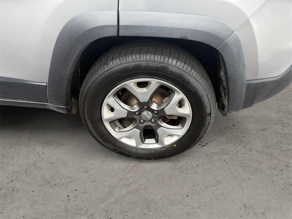 used 2022 Jeep Cherokee car, priced at $28,999