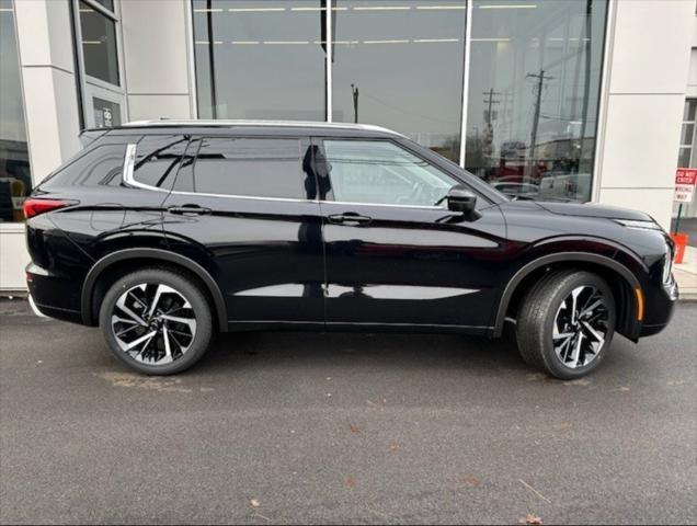 new 2024 Mitsubishi Outlander car, priced at $41,305