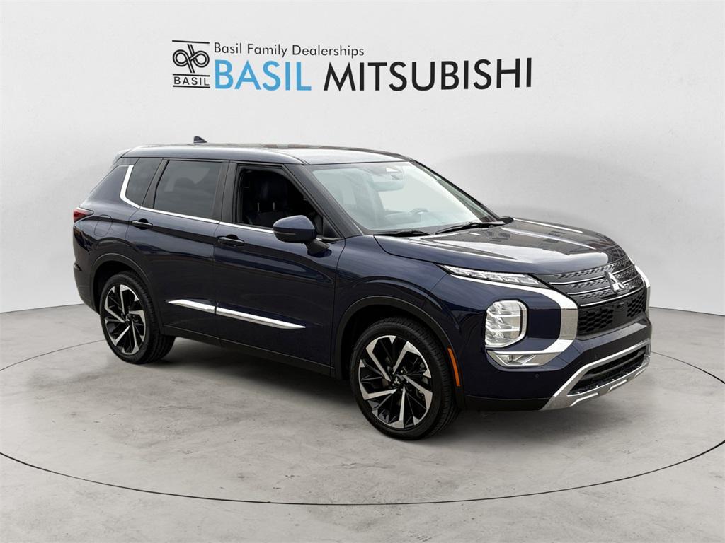 used 2023 Mitsubishi Outlander car, priced at $25,736