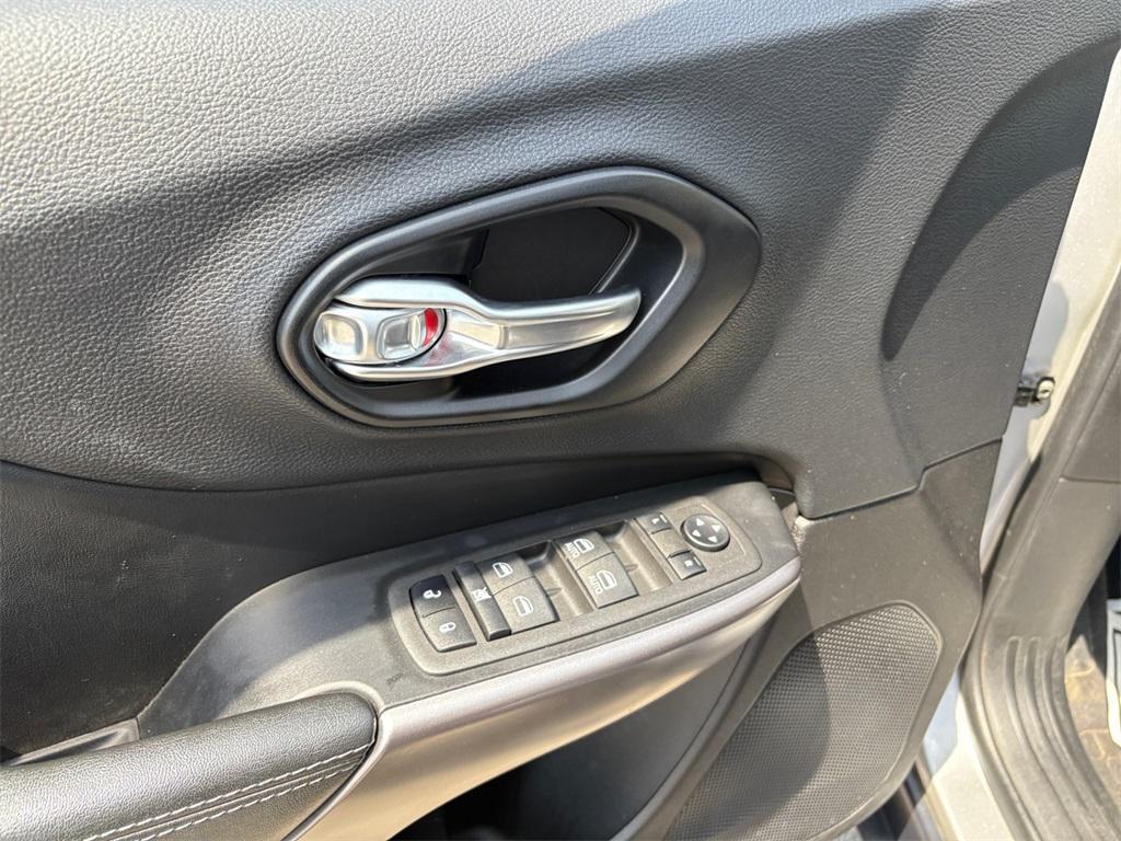 used 2022 Jeep Cherokee car, priced at $22,440