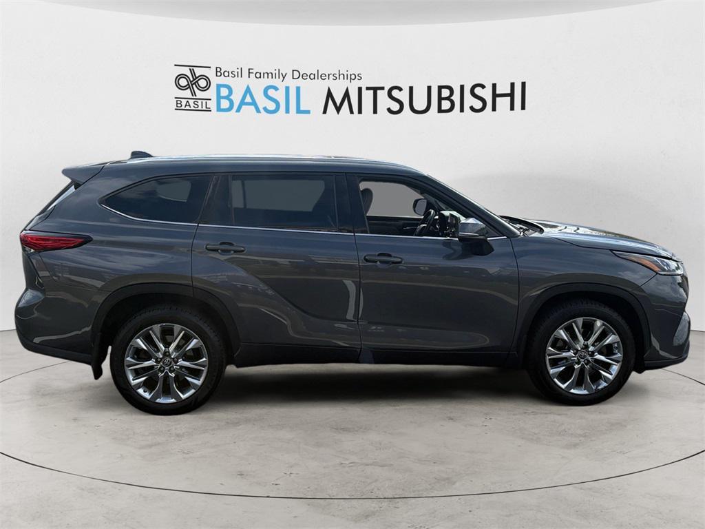 used 2020 Toyota Highlander car, priced at $32,999