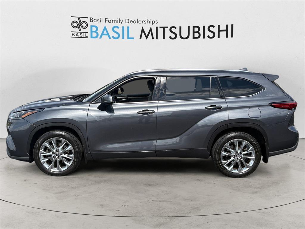used 2020 Toyota Highlander car, priced at $32,999