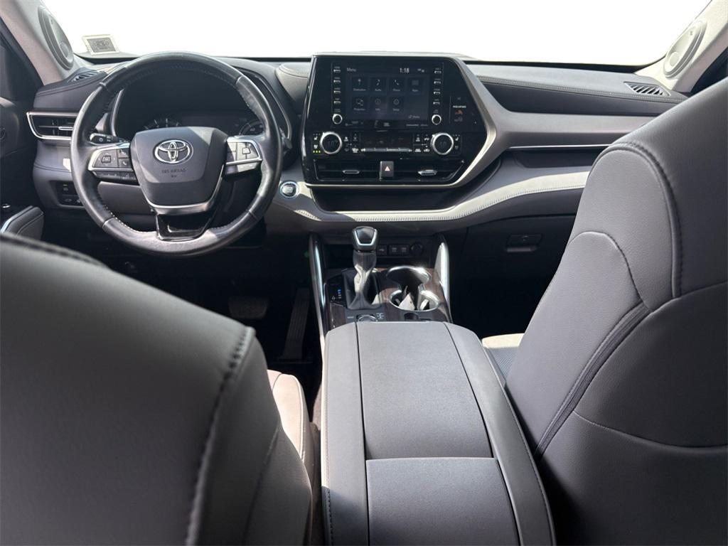 used 2020 Toyota Highlander car, priced at $32,999