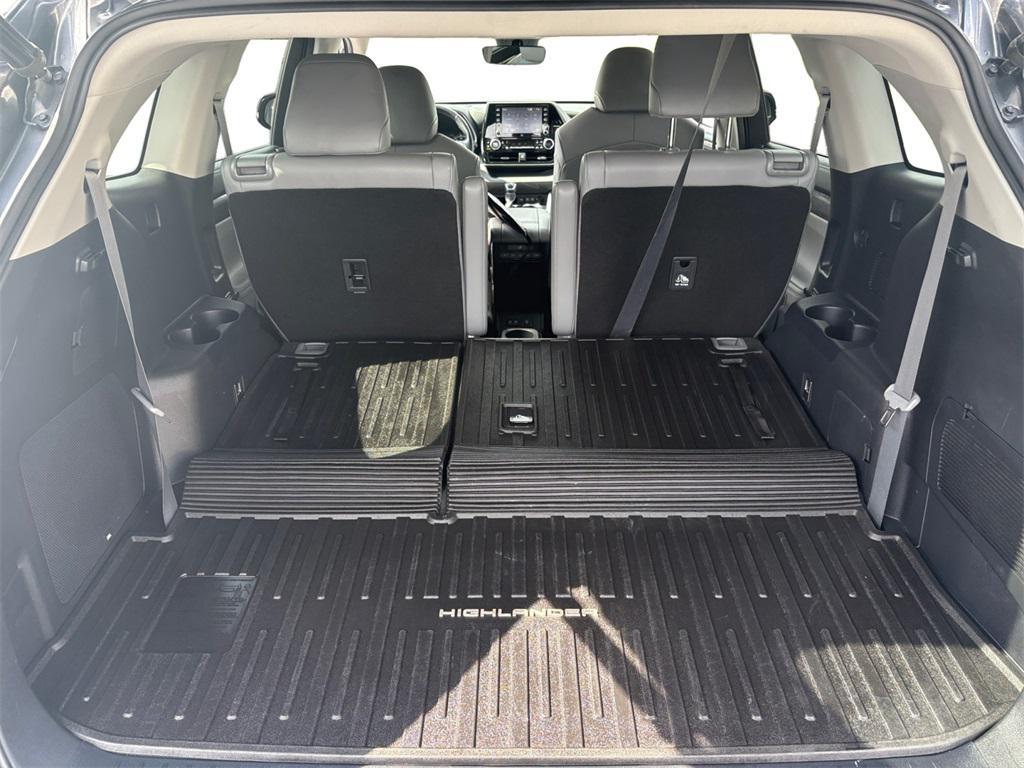 used 2020 Toyota Highlander car, priced at $32,999