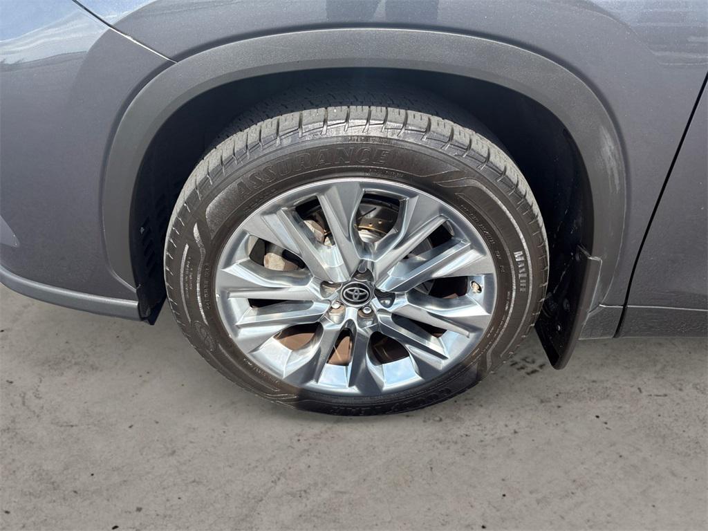 used 2020 Toyota Highlander car, priced at $32,999
