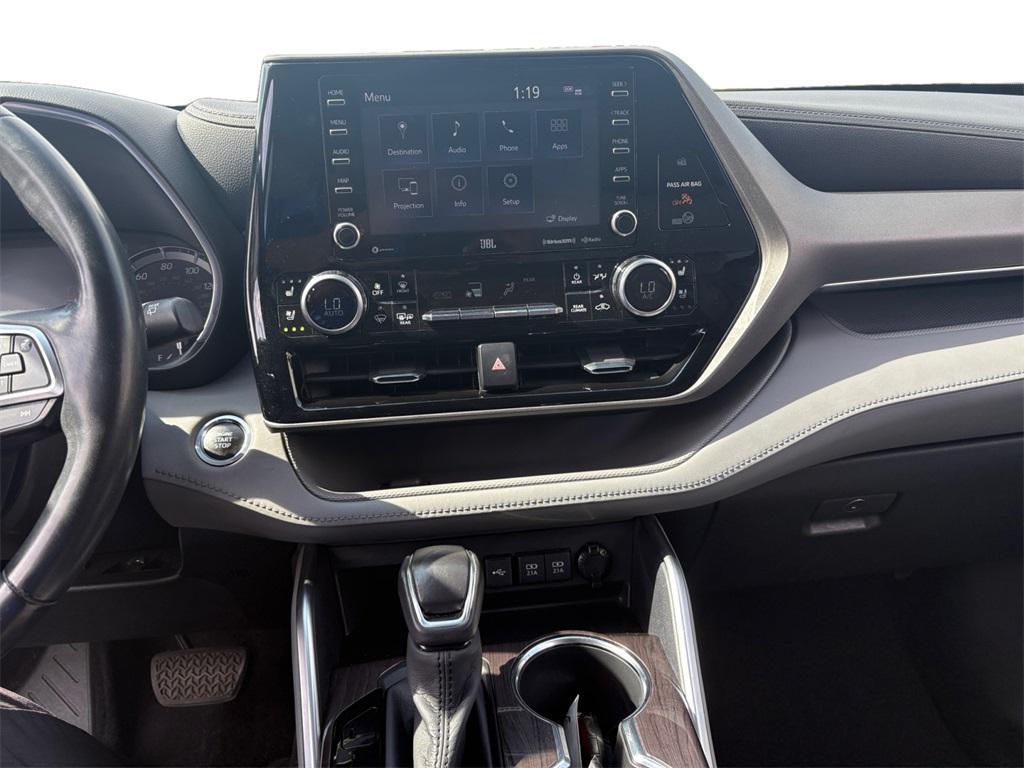 used 2020 Toyota Highlander car, priced at $32,999