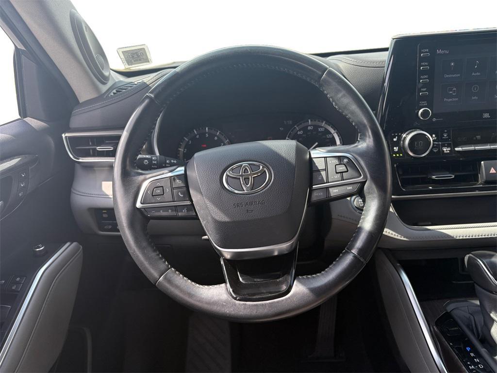 used 2020 Toyota Highlander car, priced at $32,999