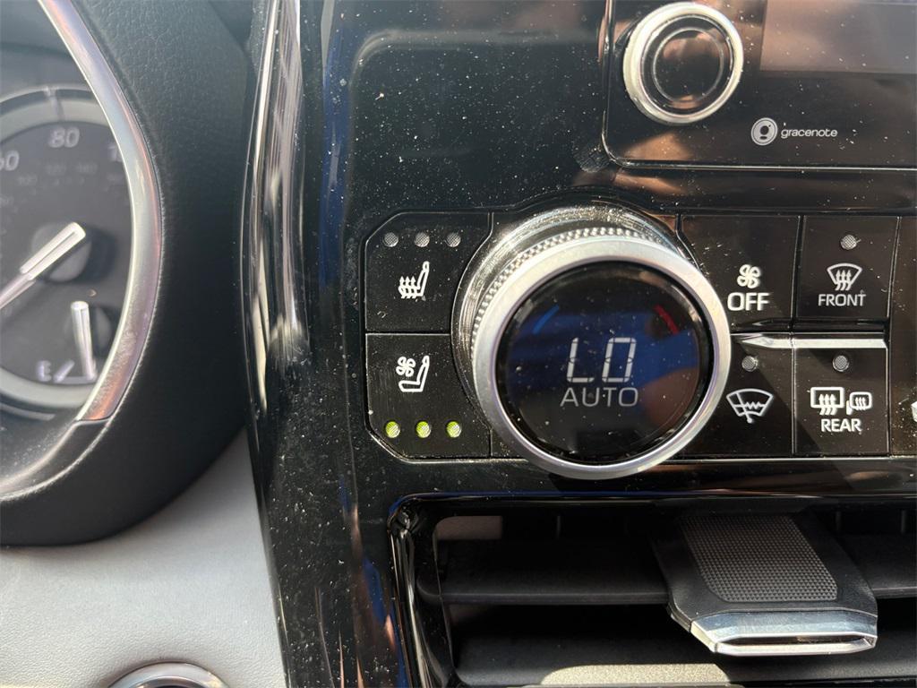 used 2020 Toyota Highlander car, priced at $32,999