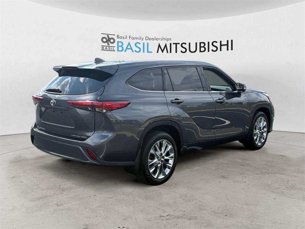 used 2020 Toyota Highlander car, priced at $32,999