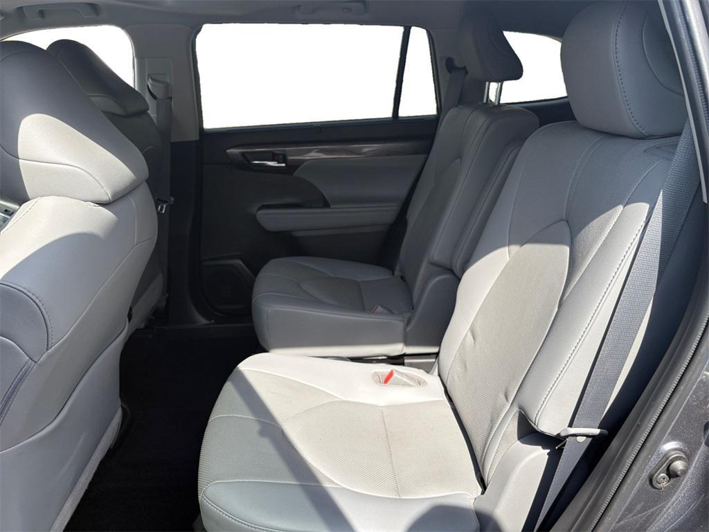 used 2020 Toyota Highlander car, priced at $32,999