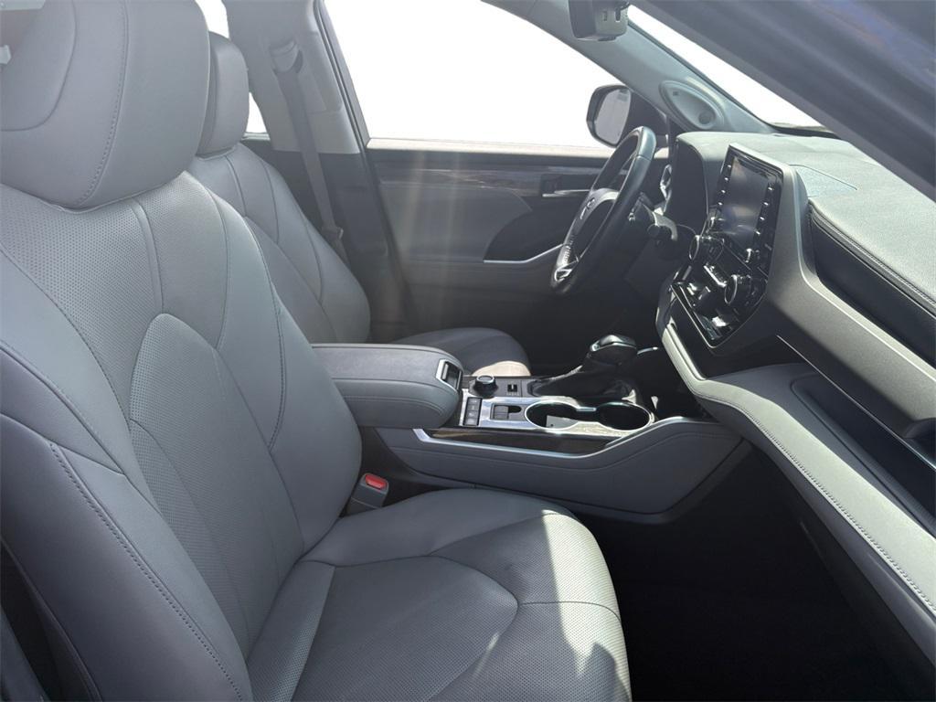 used 2020 Toyota Highlander car, priced at $32,999