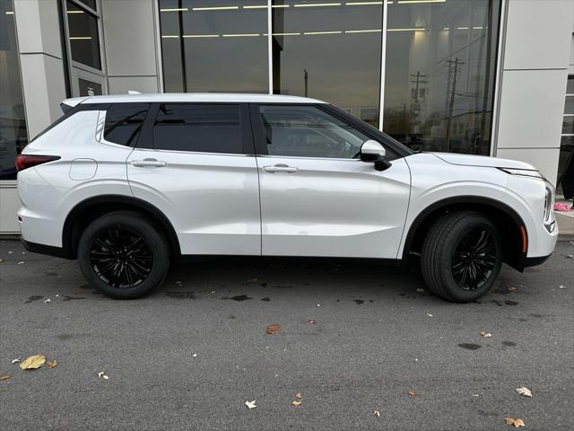 new 2024 Mitsubishi Outlander car, priced at $33,360