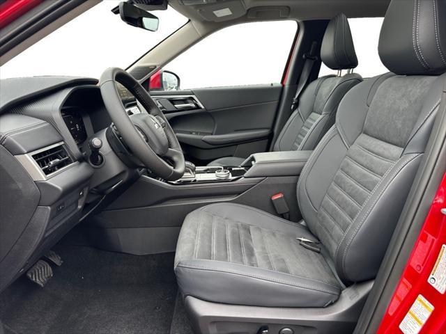 new 2025 Mitsubishi Outlander car, priced at $40,105