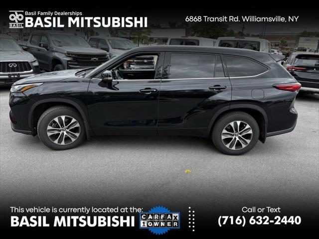 used 2022 Toyota Highlander car, priced at $37,900