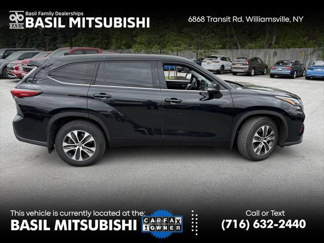 used 2022 Toyota Highlander car, priced at $37,900