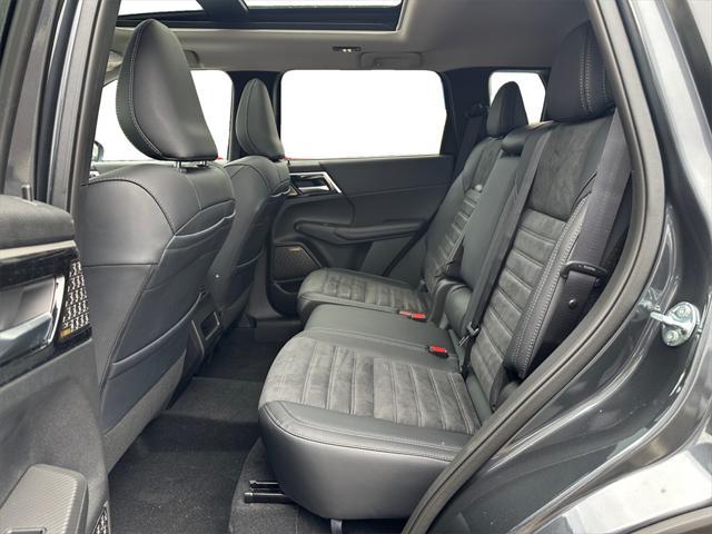 new 2025 Mitsubishi Outlander car, priced at $39,865