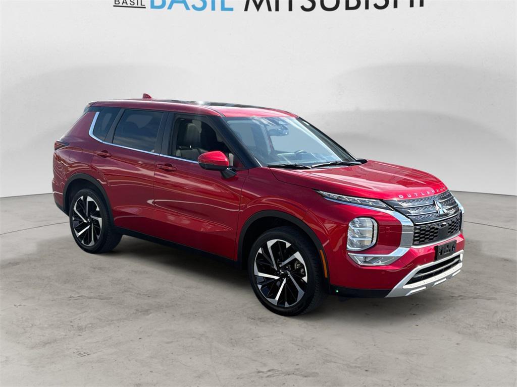 used 2024 Mitsubishi Outlander car, priced at $28,999