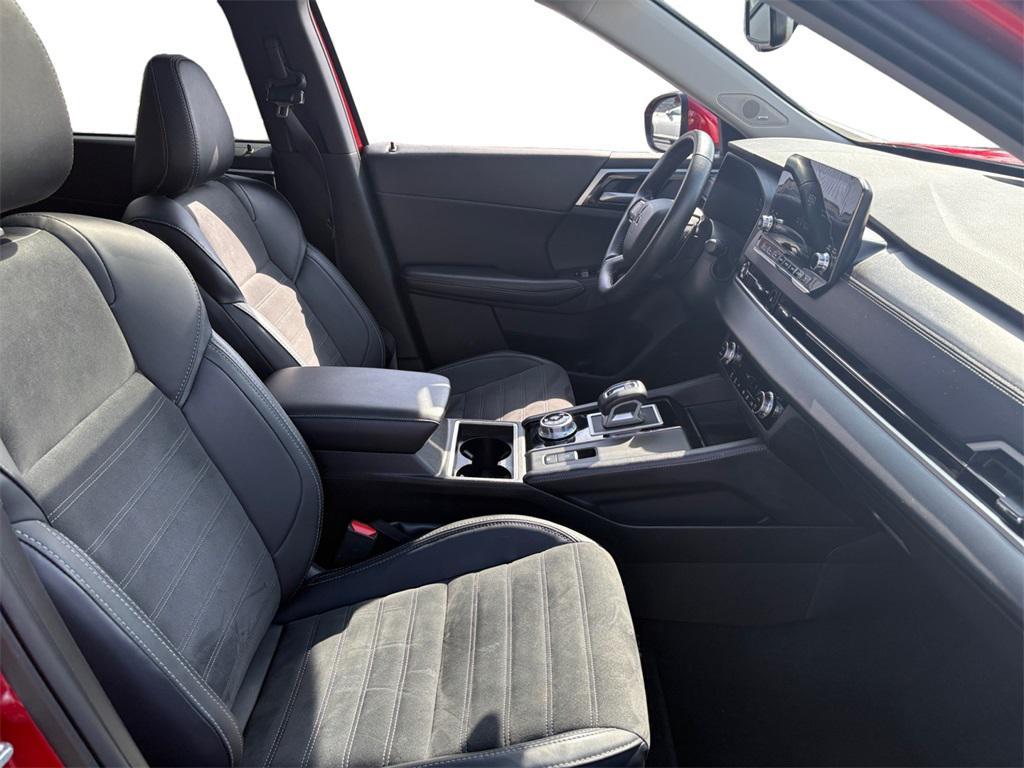 used 2024 Mitsubishi Outlander car, priced at $28,999