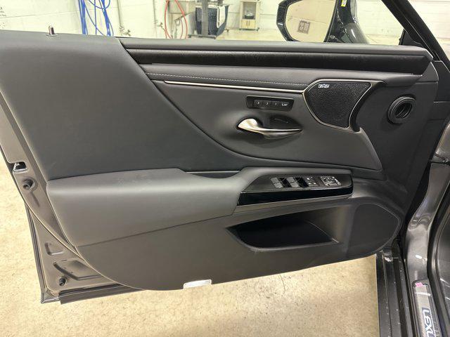 new 2025 Lexus ES 350 car, priced at $53,725