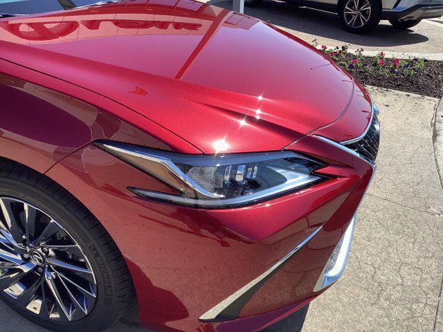 new 2025 Lexus ES 300h car, priced at $50,269