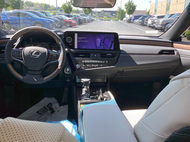 new 2025 Lexus ES 300h car, priced at $50,269
