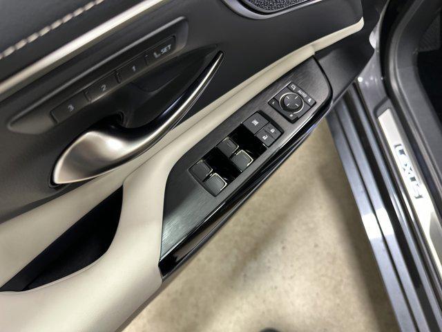 new 2025 Lexus ES 350 car, priced at $51,915