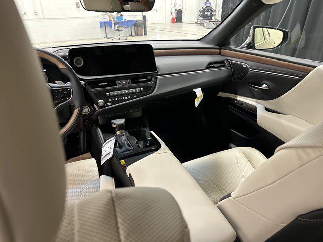 new 2025 Lexus ES 350 car, priced at $51,915