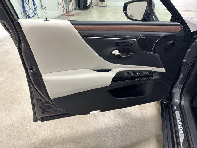 new 2025 Lexus ES 350 car, priced at $51,915