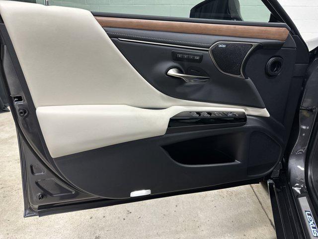 new 2025 Lexus ES 350 car, priced at $52,115