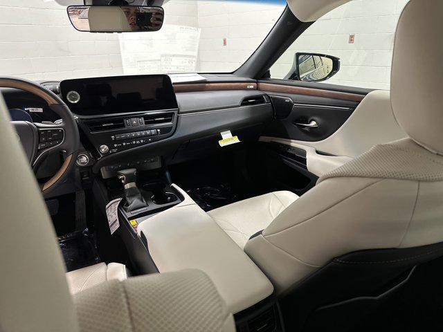 new 2025 Lexus ES 350 car, priced at $52,115
