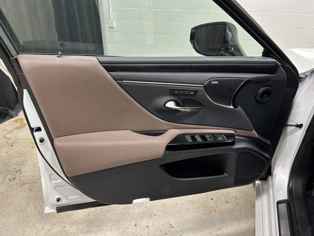 new 2025 Lexus ES 350 car, priced at $53,440