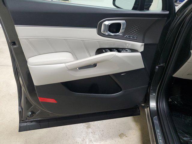 used 2025 Kia Sorento Hybrid car, priced at $37,992