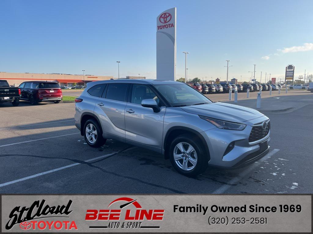 used 2022 Toyota Highlander car, priced at $36,991