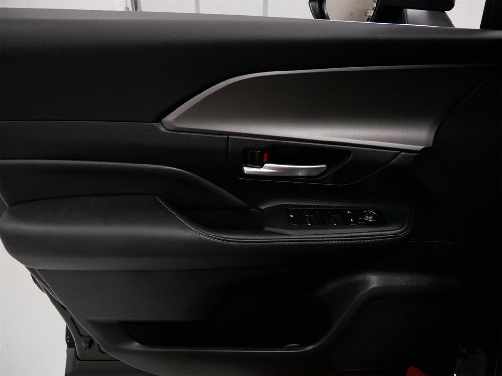used 2025 Toyota Grand Highlander car, priced at $50,991