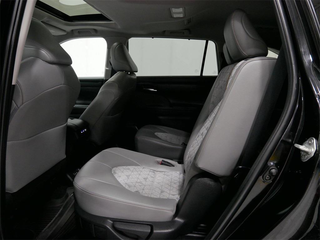 used 2023 Toyota Highlander Hybrid car, priced at $27,991