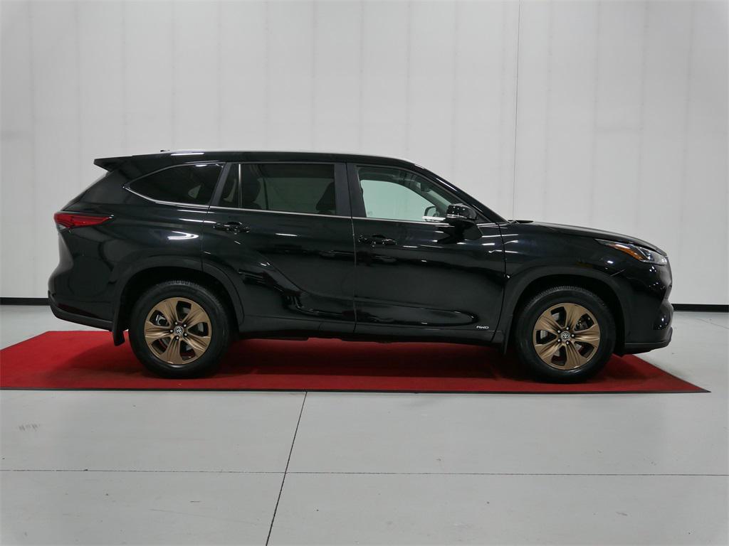 used 2023 Toyota Highlander Hybrid car, priced at $27,991